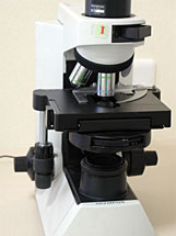 顕微鏡（歯垢を位相差顕微鏡で調べ口の中の細菌の状態を確認）